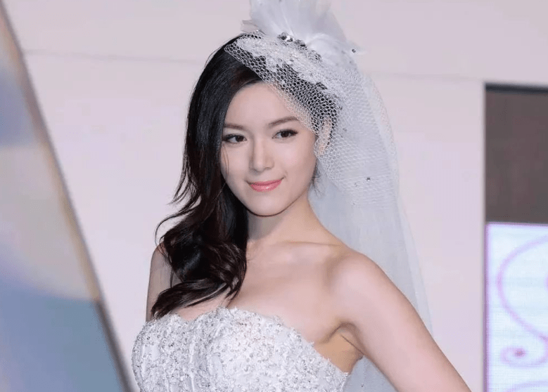 女羽毛球运动员冠军,她们凭什么站在世界之巅? 女羽毛球运动员冠军,她们凭什么站在世界之巅?